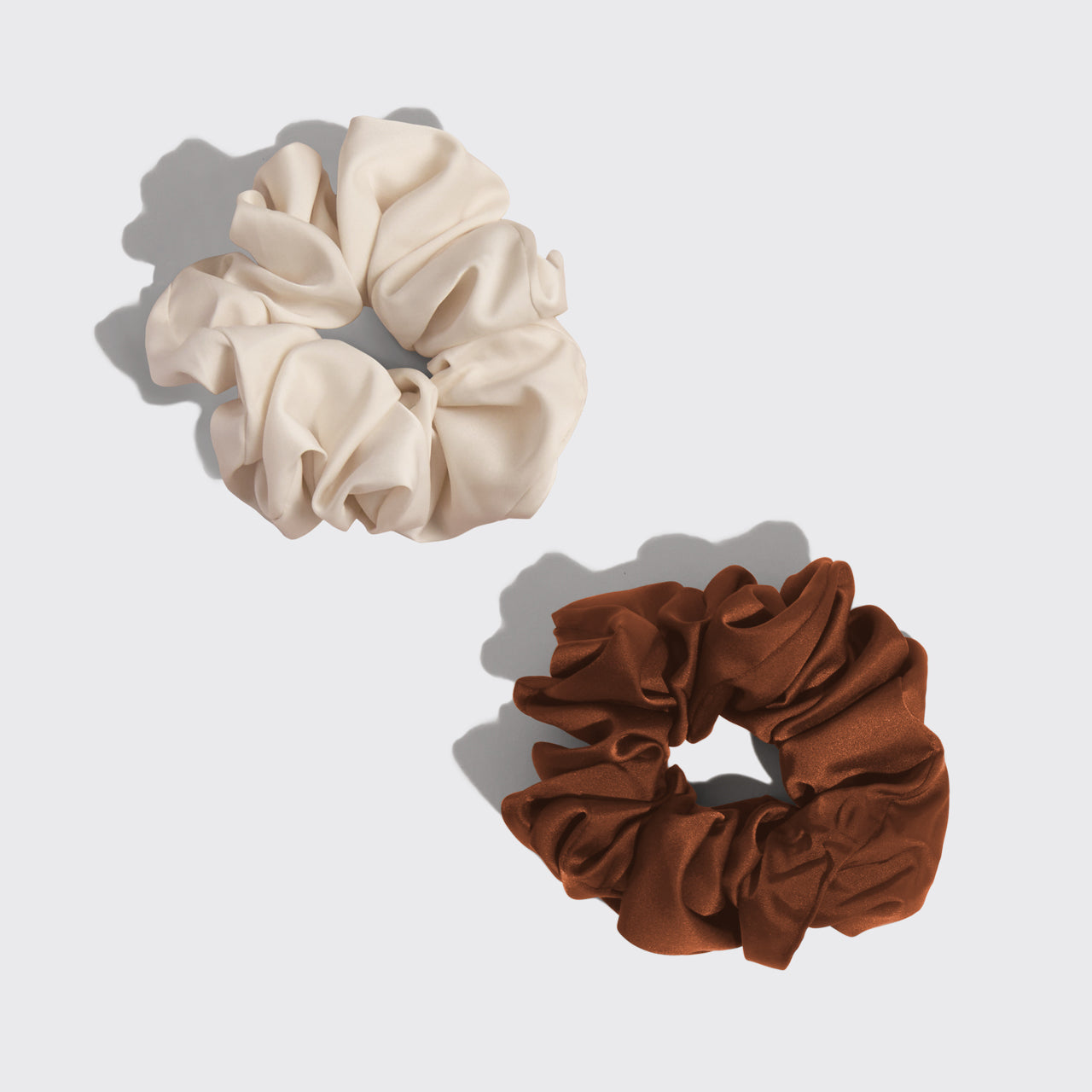 kitsch-cream-camel-oversized-scrunchies-xxl-haargummis-2er-set image 4