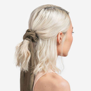 kitsch-crepe-scarf-scrunchies-moss-2pc-schal-scrunchies image 4