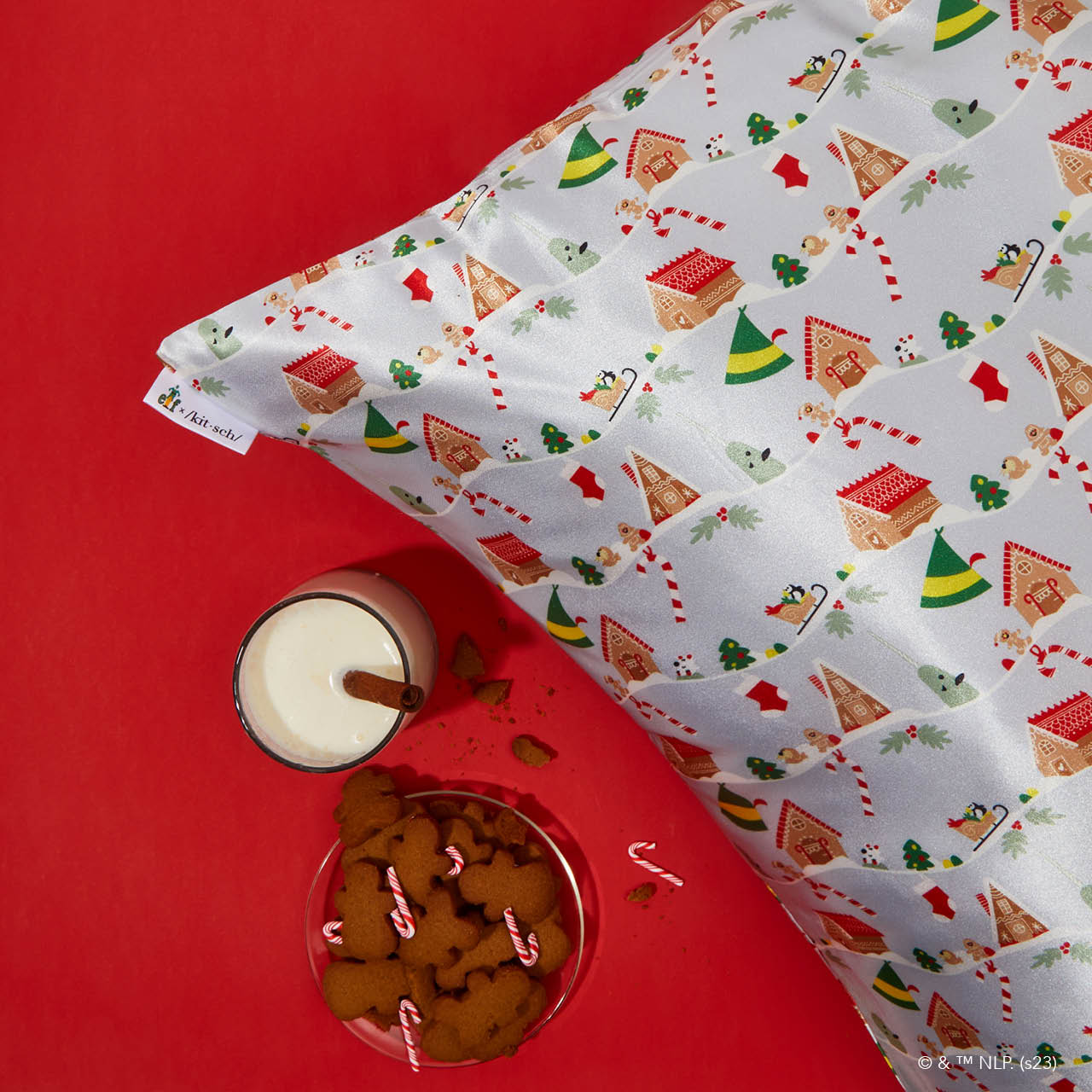 kitsch-x-elf-satin-pillowcase-periwinkle-christmas-king-satin-kissenbezug image 4