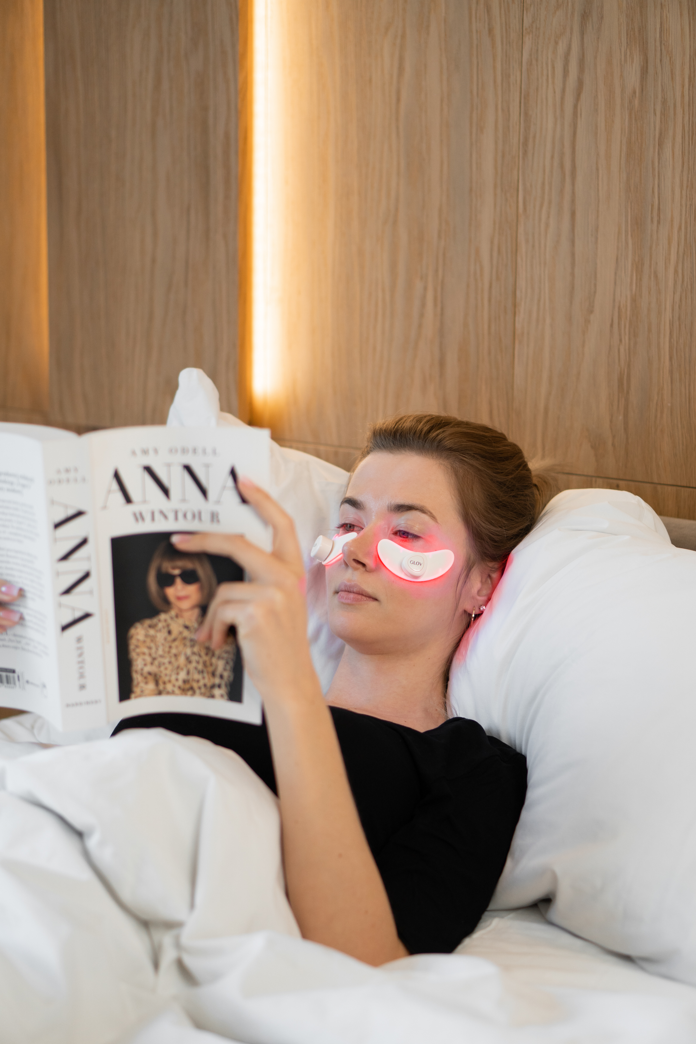 glov-led-luna-eye-patches-mit-ladecase-led-augenpflege image 5