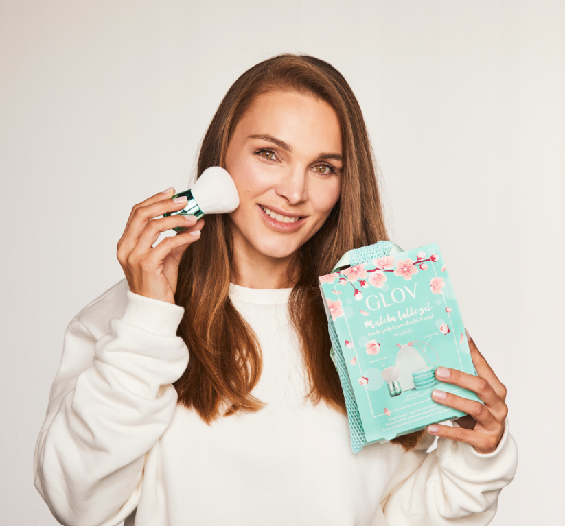 glov-matcha-latte-set-gesichts-und-make-up-pflegeset-mit-kosmetiktasche image 2