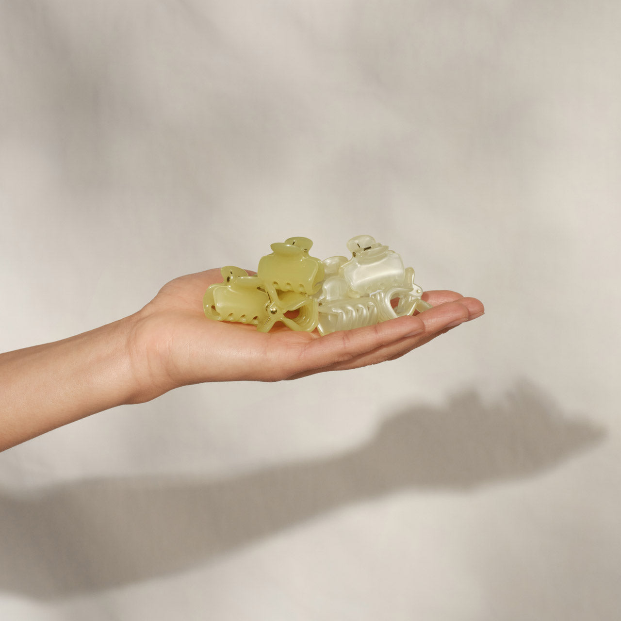 kitsch-pearlized-cream-butter-yellow-jelly-cloud-clips-mini-mini-haarklammern image 6