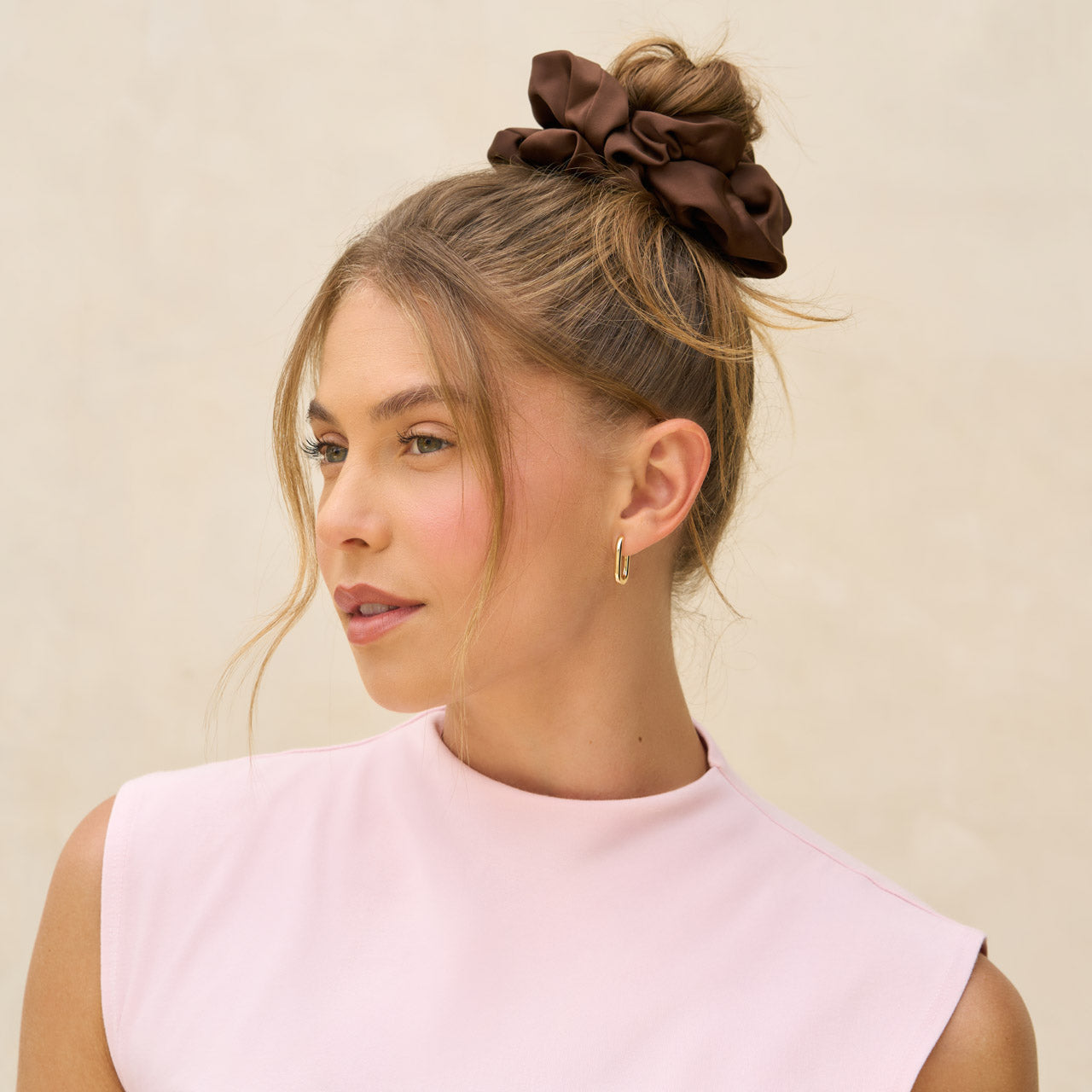 kitsch-black-chocolate-oversized-scrunchies-xxl-haargummis-2er-set image 3