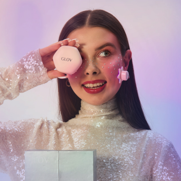 glov-supernova-led-spot-treatment-mit-ladeetui-punktuelle-led-pflege image 1