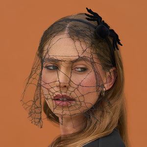 kitsch-spiderweb-veil-stirnband-halloween image 4