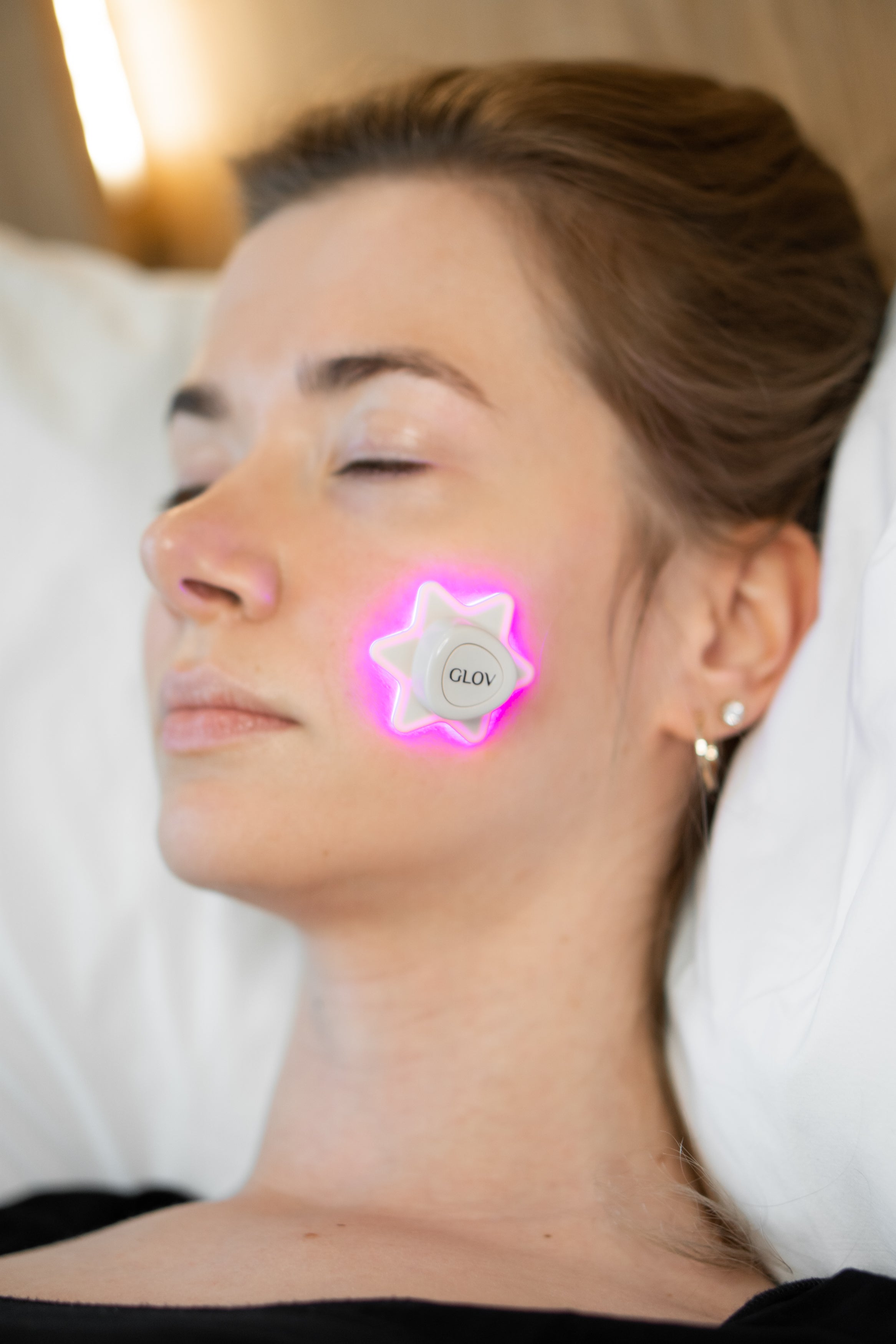 glov-supernova-led-spot-treatment-mit-ladeetui-punktuelle-led-pflege image 5