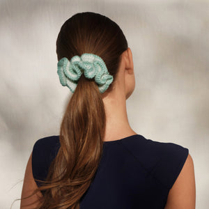 kitsch-crochet-scrunchie-seafoam-blue-h-kel-haargummi-aus-recycling-stoff image 6