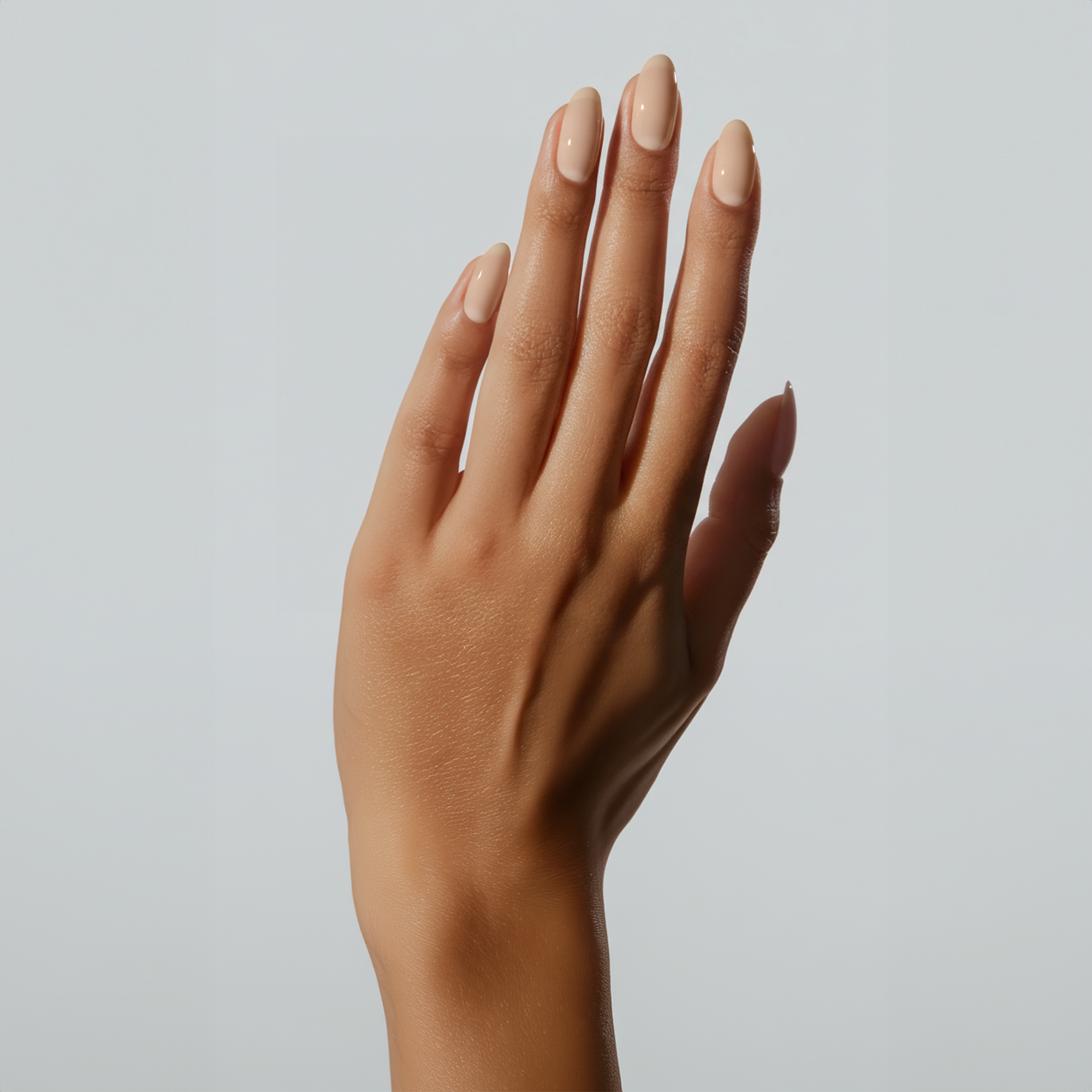 glov-coolnails-silk-beige-active-polish-seidiger-beige-nagellack-mit-farbkorrekt image 5