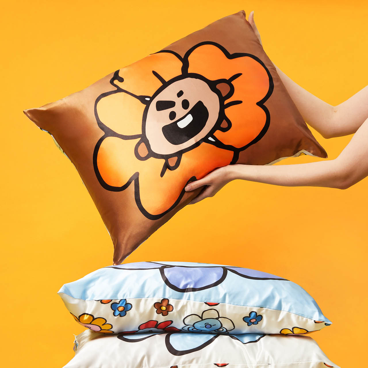 kitsch-x-bt21-satin-kissenbezug-shooky-standard image 5