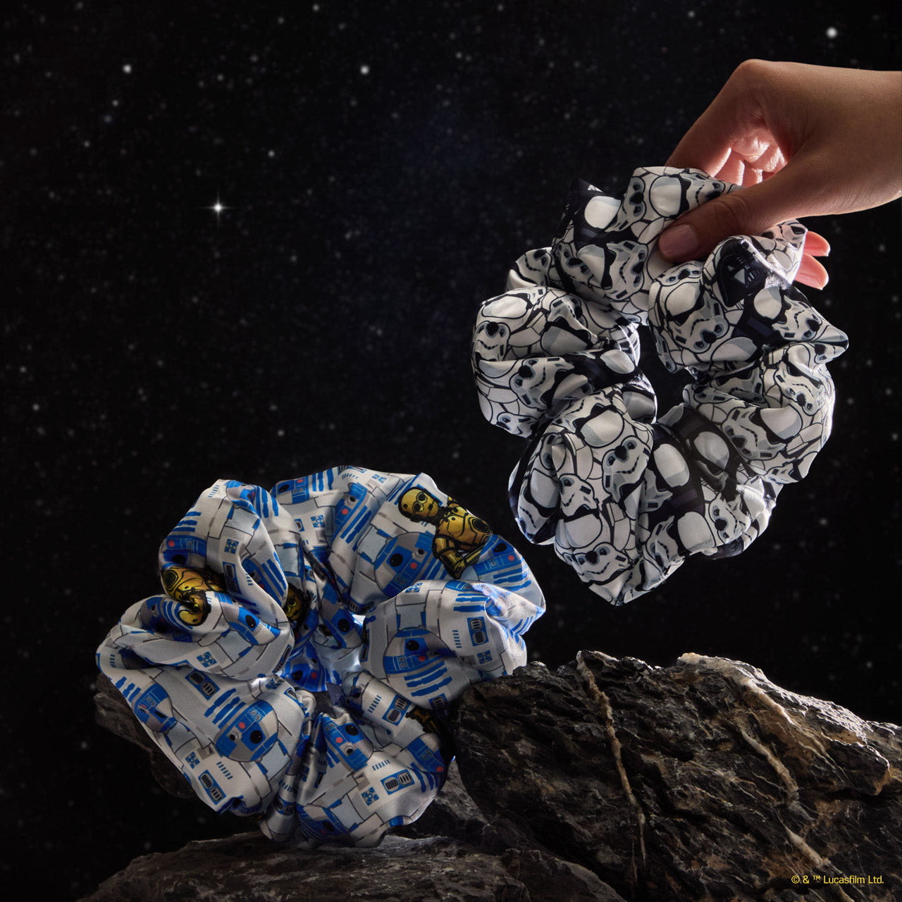 star-wars-x-kitsch-pillow-scrunchies-satin-2er-set-r2-d2-stormtroopers image 6