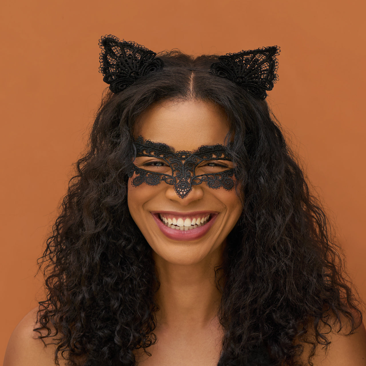 kitsch-black-cat-lace-stirnband-und-maske-set image 3