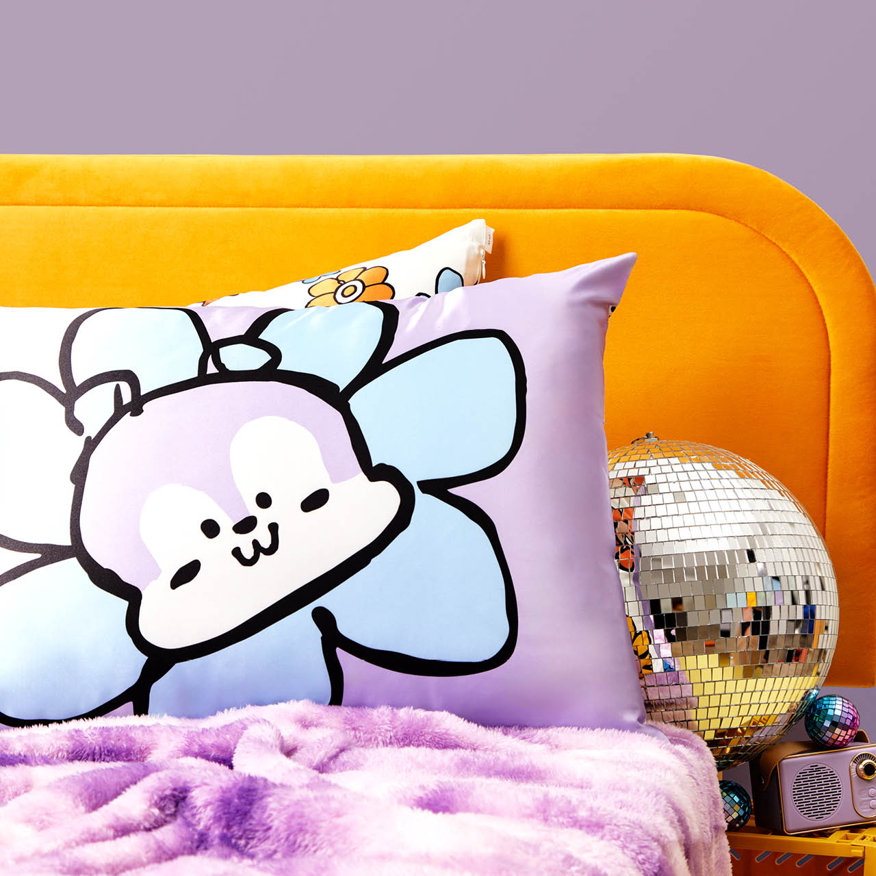 kitsch-x-bt21-satin-kopfkissenbezug-mang-king image 4