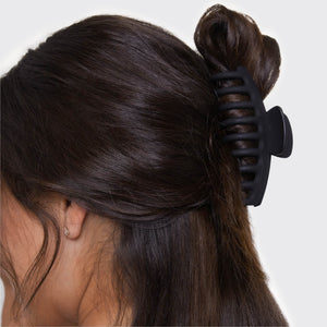 kitsch-black-tort-matte-claw-clips-2er-set-oversized image 2