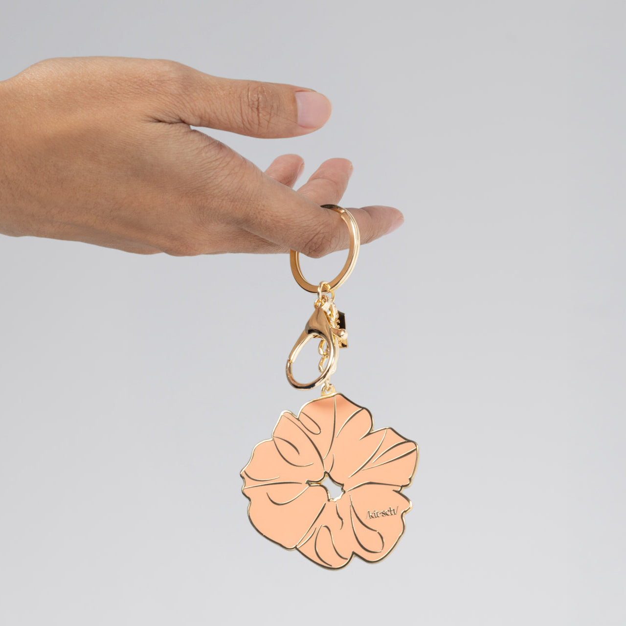 kitsch-terracotta-scrunchie-metall-emaille-schl-sselanh-nger image 4
