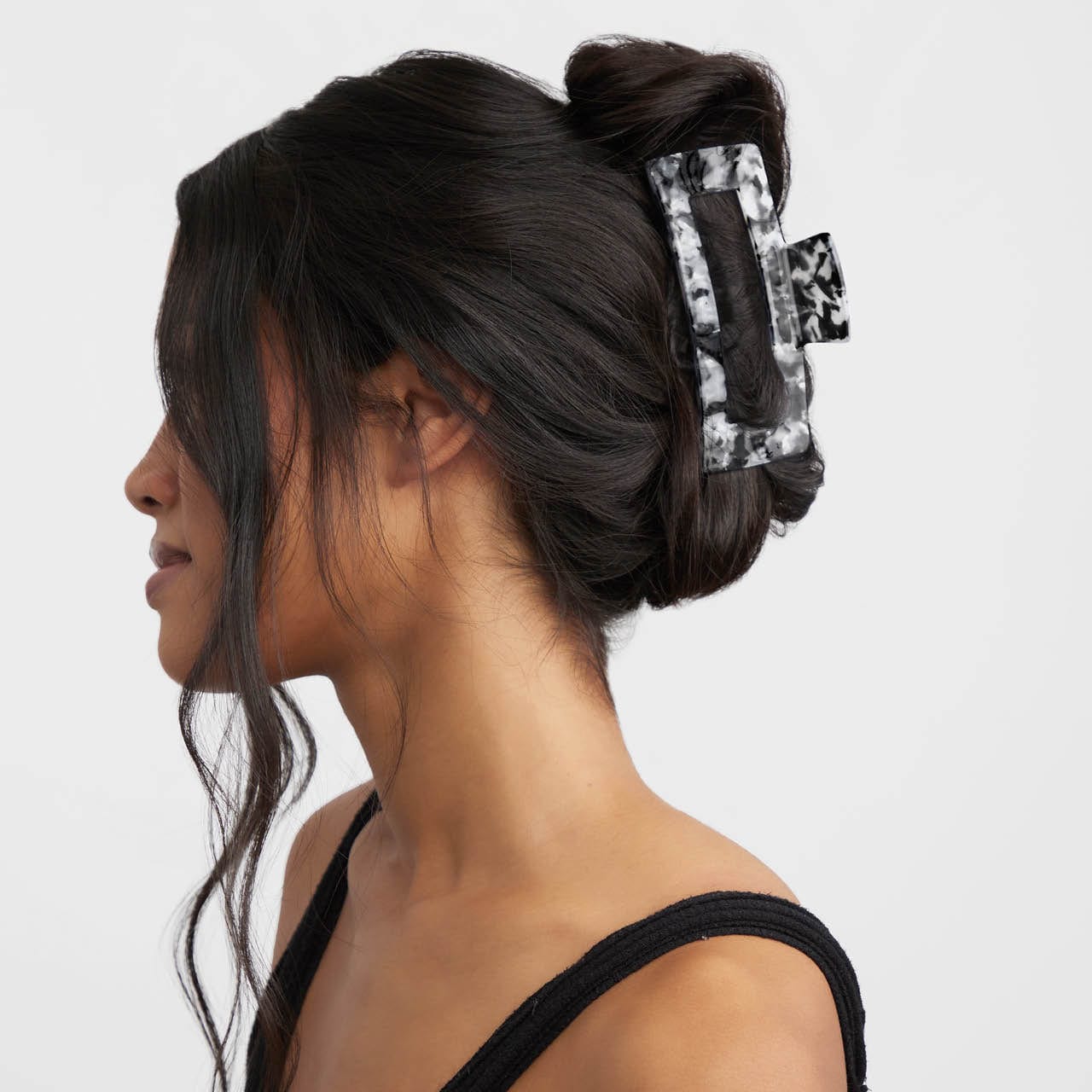 kitsch-black-marble-jumbo-claw-clip-haarklammer image 3