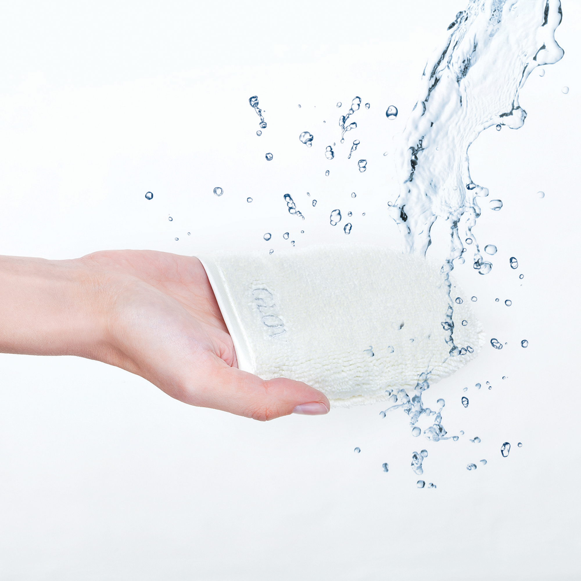 glov-iconic-mitt-abschminkhandschuh-nur-mit-wasser image 5
