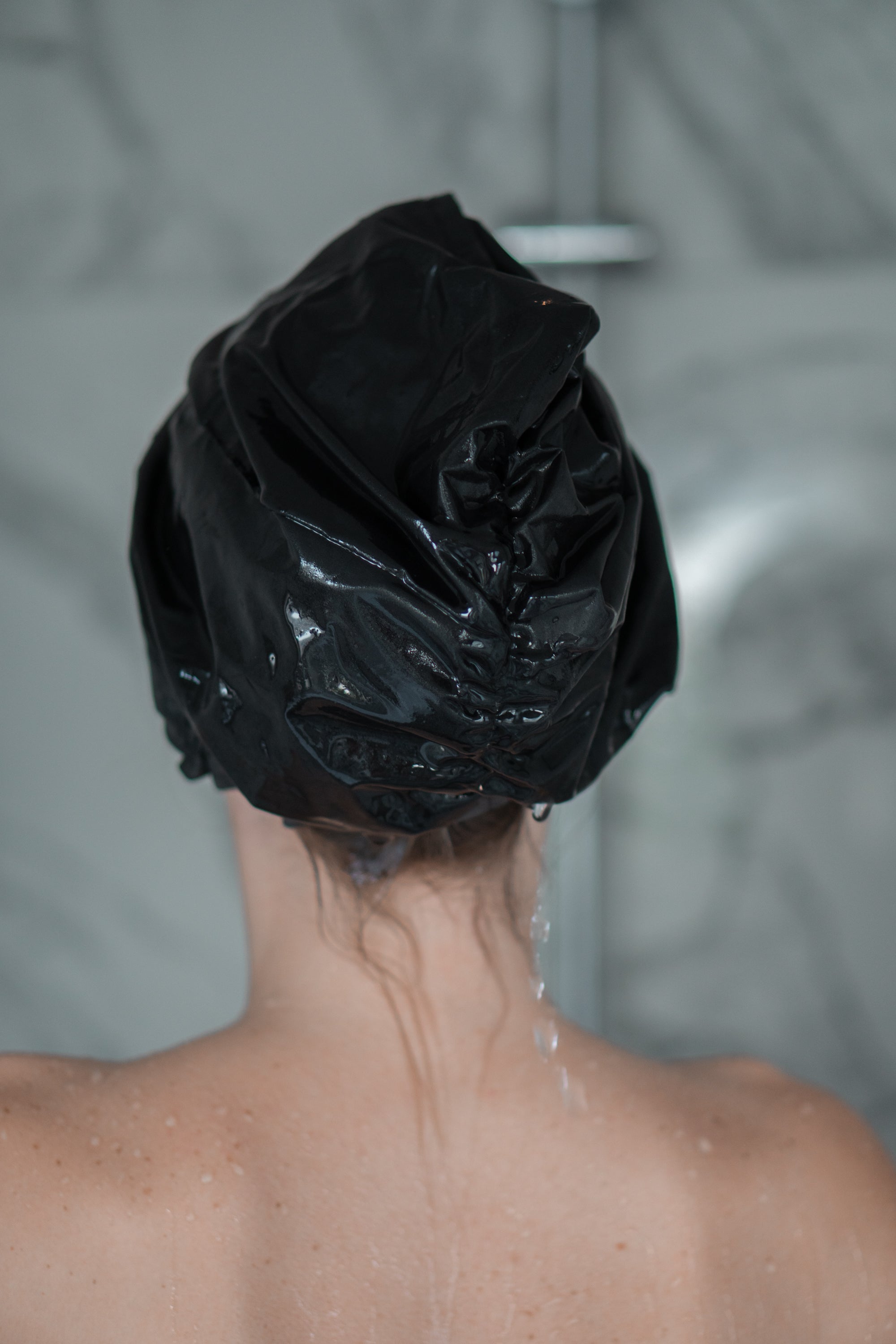 glov-hair-treatment-bonnet-2-in-1-duschhaube-mit-satin image 5
