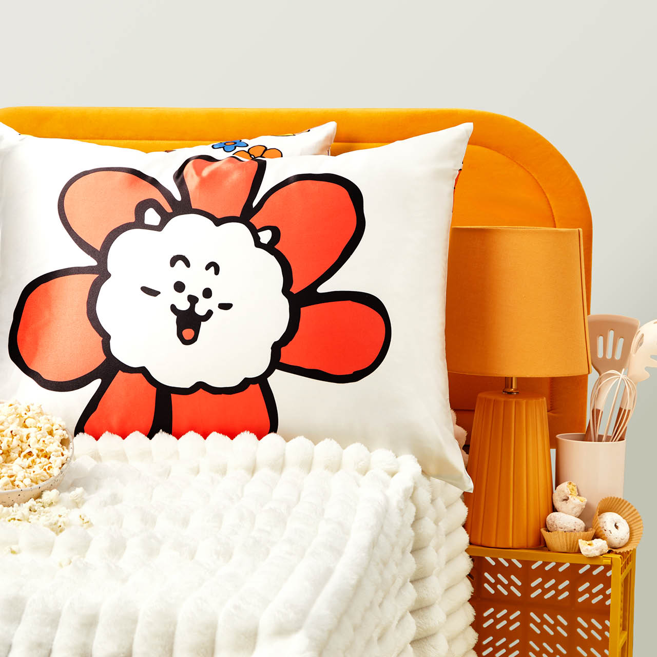 kitsch-x-bt21-satin-kissenbezug-rj-king image 4