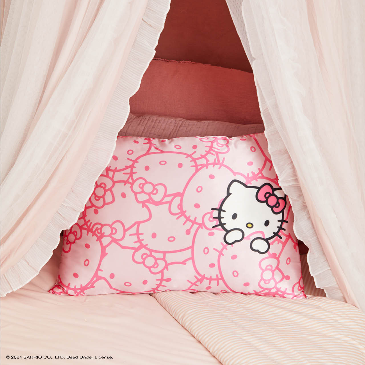 kitsch-x-hello-kitty-satin-kopfkissenbezug-pink-hello-kitty-faces-queen-standard image 3