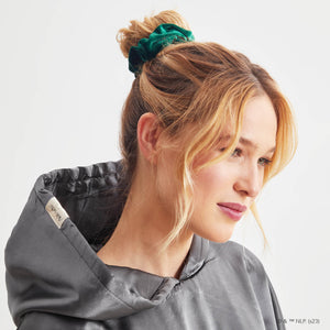 kitsch-x-elf-scrunchies-2er-set-samt-kunstfell-haargummis image 6