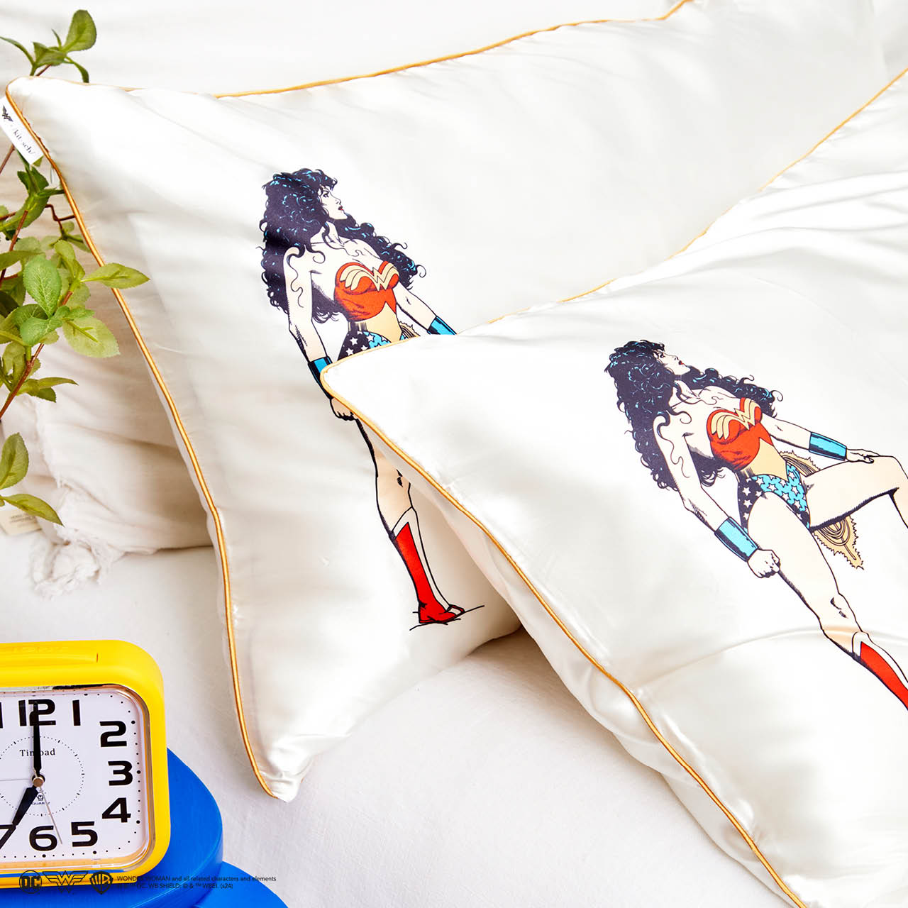 kitsch-x-wonder-woman-satin-kopfkissenbezug-believe-in-wonder-king image 5