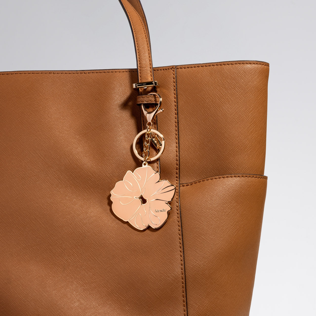 kitsch-terracotta-scrunchie-metall-emaille-schl-sselanh-nger image 3