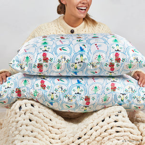 kitsch-x-elf-satin-kissenbezug-north-pole-king-36x19-zoll image 8