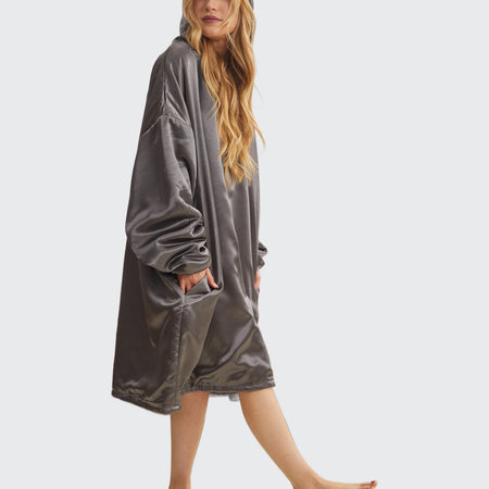 kitsch-charcoal-satin-glazey-gewichtete-satin-hoodie-decke-mit-kapuze image 1