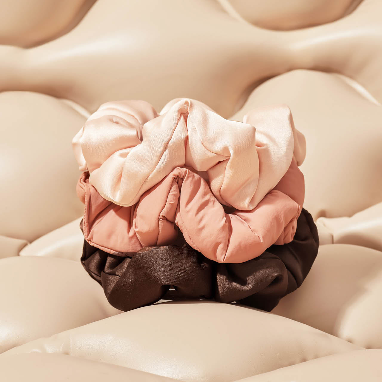 kitsch-rosewood-cloud-scrunchies-3er-set-haargummis image 5