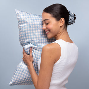 kitsch-satin-kopfkissenbezug-gingham-blue-queen-66x48-cm-1-st-ck-limited-edition image 3