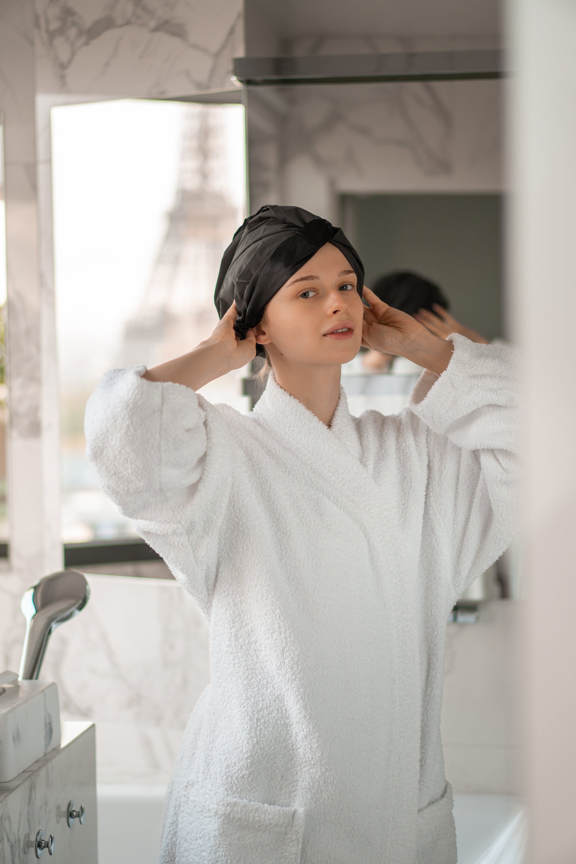 glov-hair-treatment-bonnet-2-in-1-duschhaube-mit-satin image 3