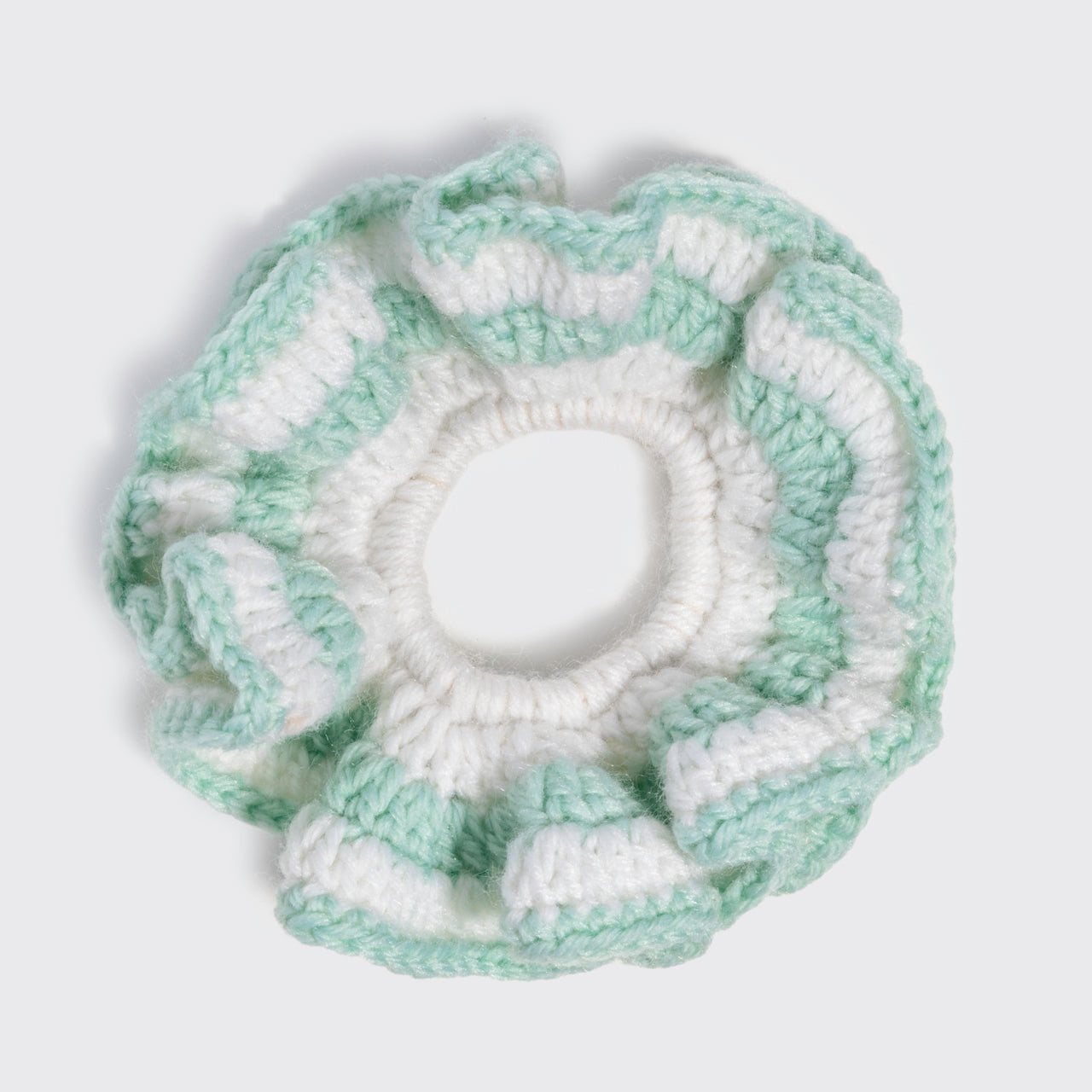 kitsch-crochet-scrunchie-seafoam-blue-h-kel-haargummi-aus-recycling-stoff image 4