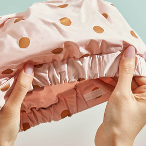 kitsch-blush-dot-shower-cap-duschhaube-pink-gold-punkte image 3