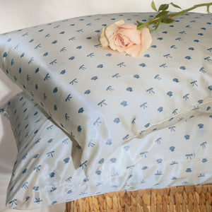 kitsch-satin-kissenbezug-pearlized-cream-coastal-blue-print-queen-standard-66-x- image 8