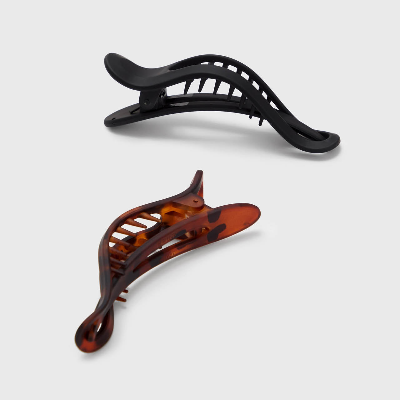 kitsch-black-tort-curved-flat-lay-claw-clips-2er-set-haarklammern image 4
