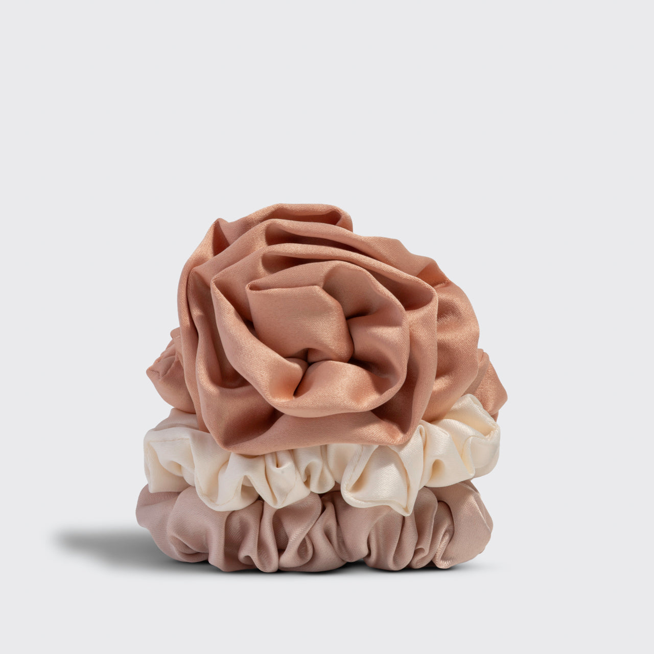 kitsch-terracotta-rosette-ruched-satin-scrunchies-haargummi image 4