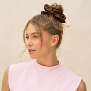 kitsch-black-chocolate-oversized-scrunchies-xxl-haargummis-2er-set image 6
