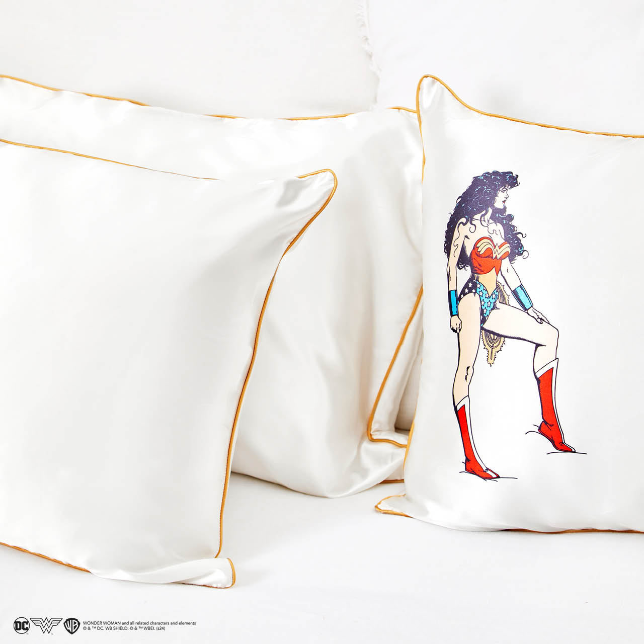 kitsch-x-wonder-woman-satin-kopfkissenbezug-believe-in-wonder-queen-standard-26x image 7